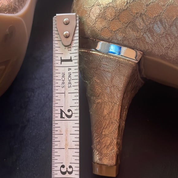 BCBGeneration Size 9/B 39  Gold snake print pumps - Picture 8 of 8